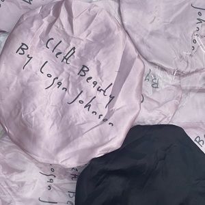 Silk reversible bonnet EVERY BONNET COMES WITH A FREE LIP GLOSS